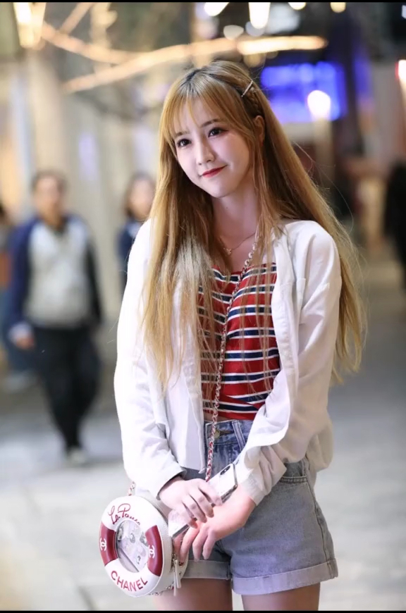 三里屯美女#有人认识这个樱桃小姐姐吗?