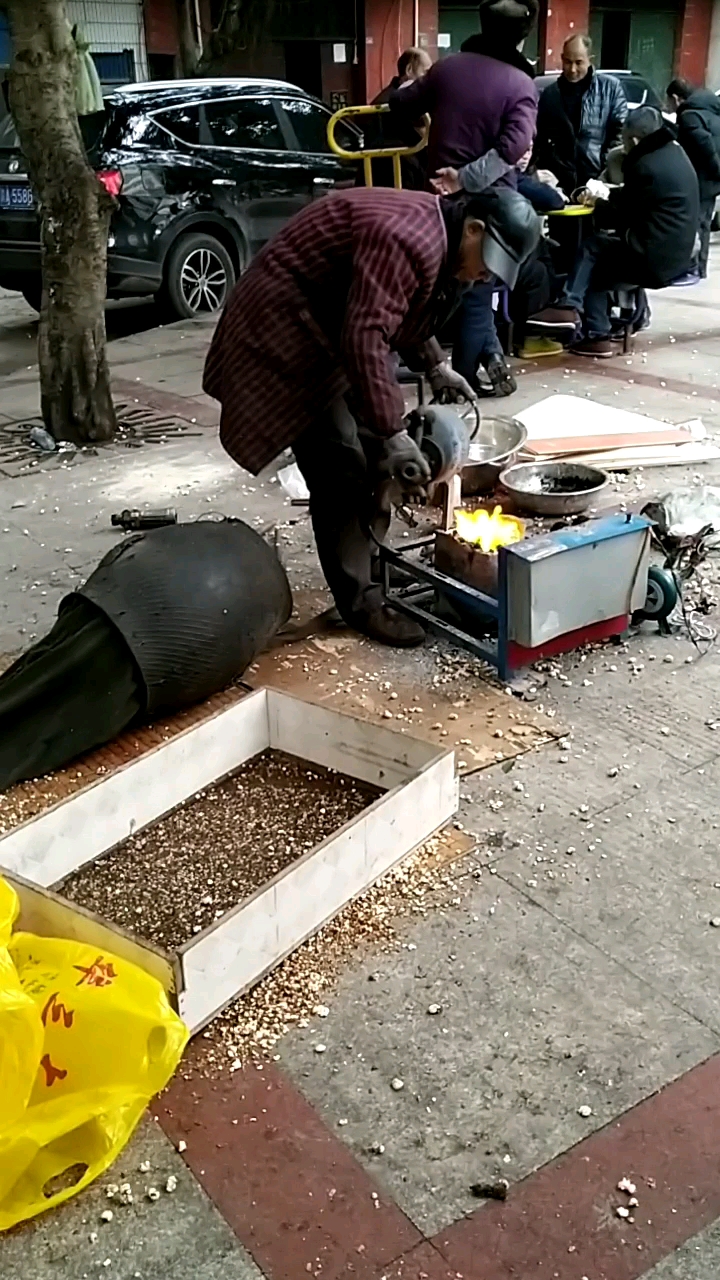 嘣的爆米花,吃起来特别的香甜脆