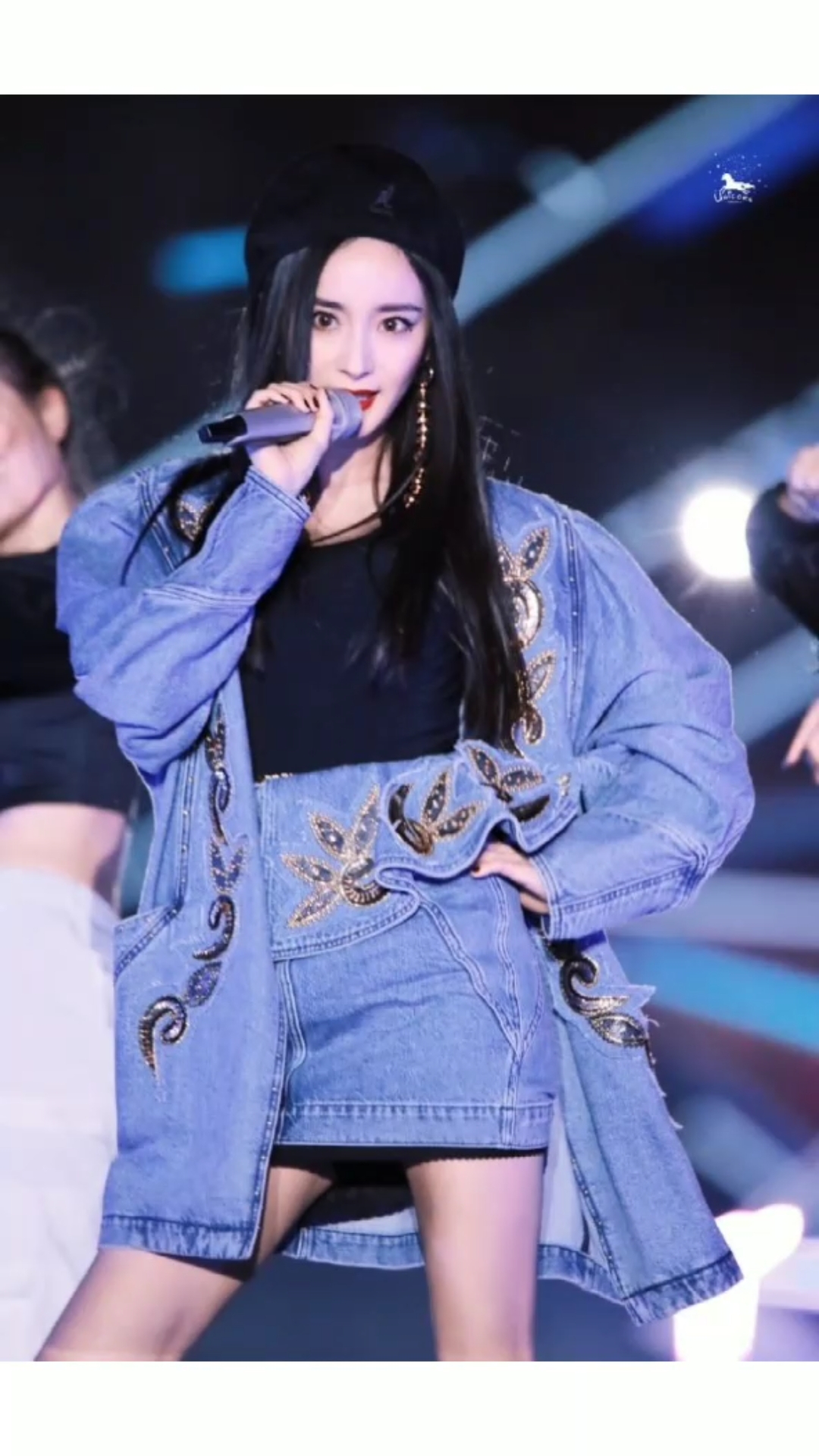 杨幂高清壁纸,身穿牛仔制服酷炫热舞,举手投足魅力爆发-度小视