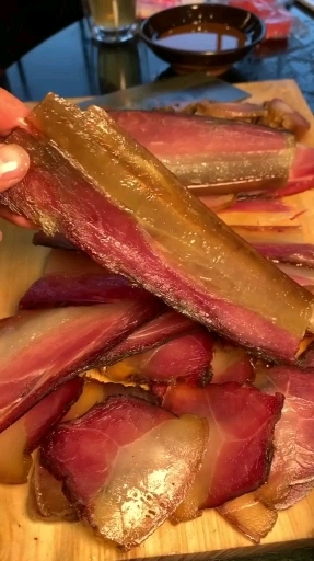 四川腊肉#这款腊肉澄澈透明,想吃吗?