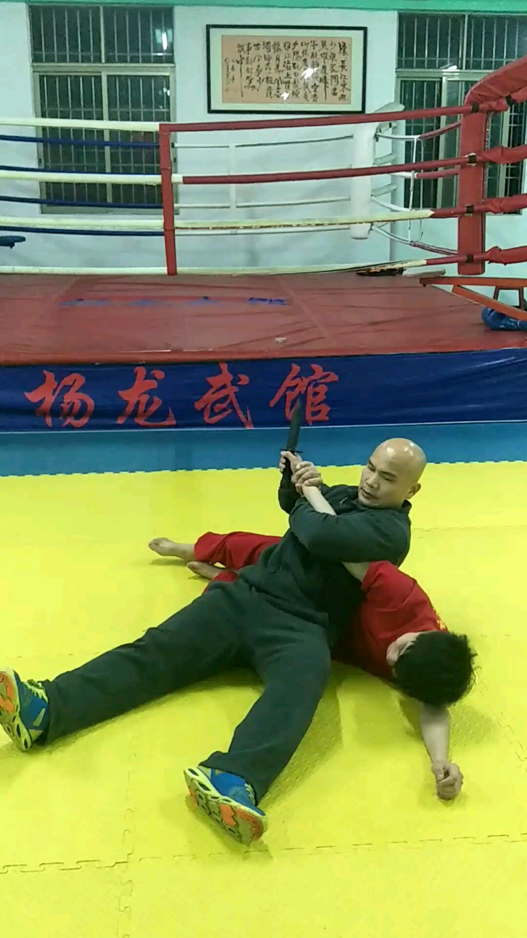 快拳道夺刀,专业训练,切莫模仿.