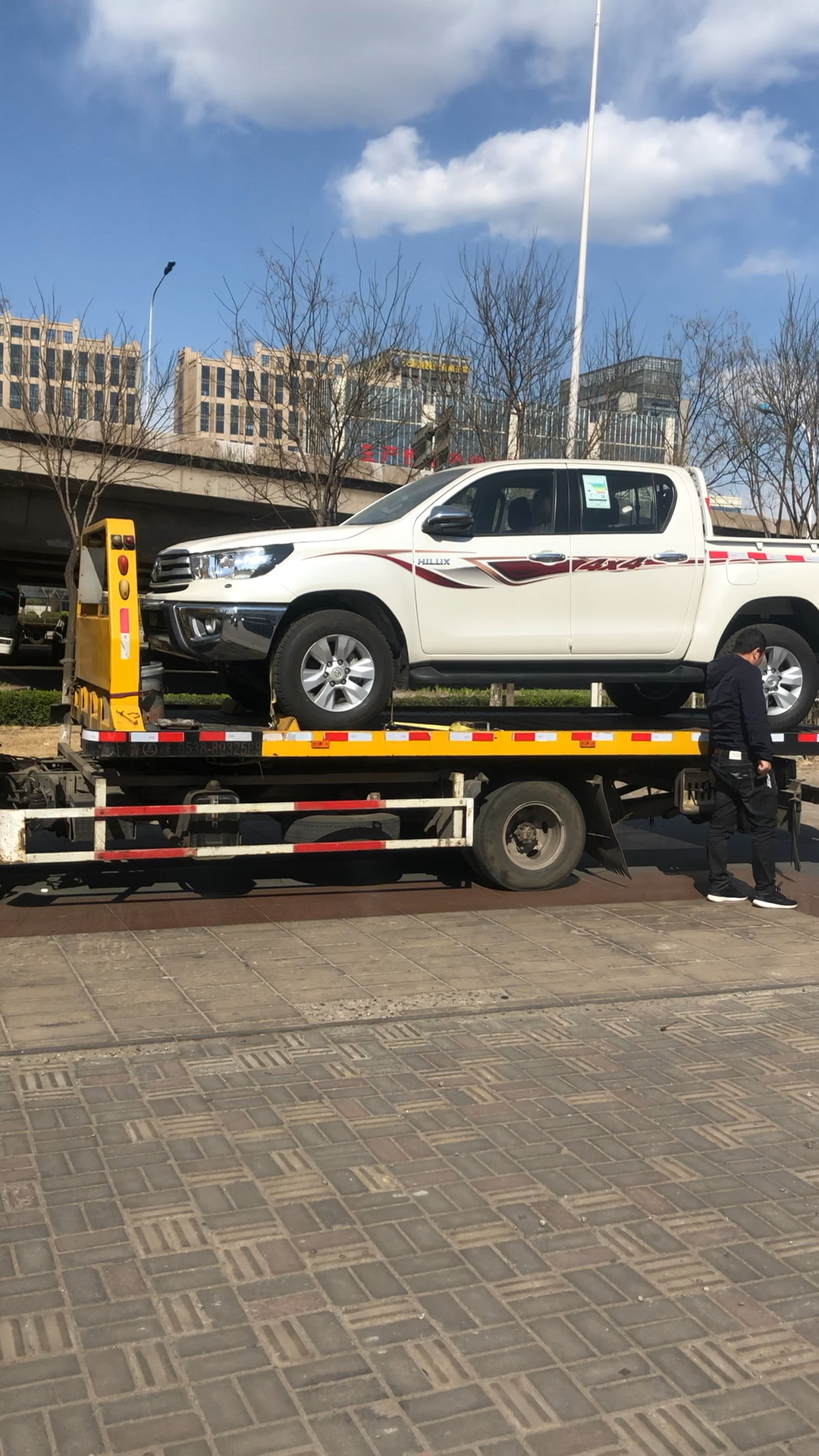 在中东国家装备重机枪的海拉克斯!