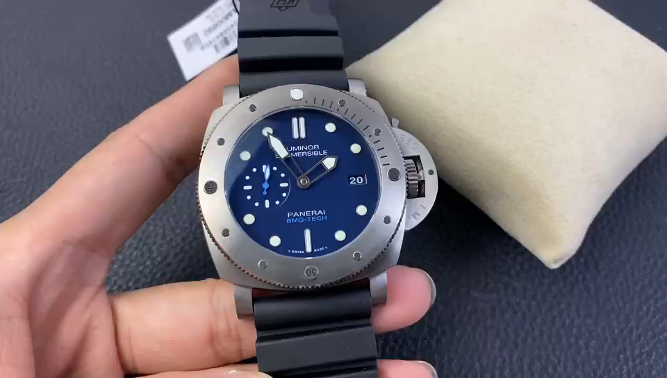 沛纳海pam692 ,47mm,深邃墨水骚蓝,低调不张扬!鲜艳脱跳logo层次感