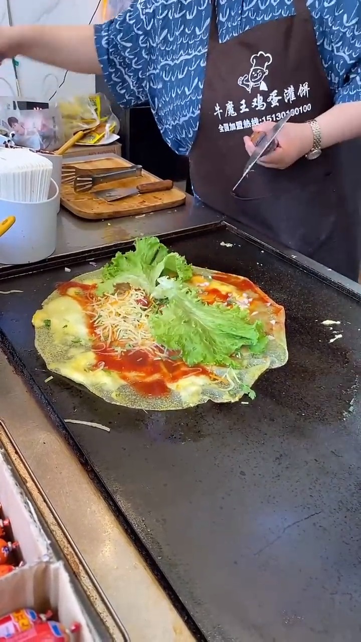 美食记#铁板凉皮,十块一份!一份就吃撑