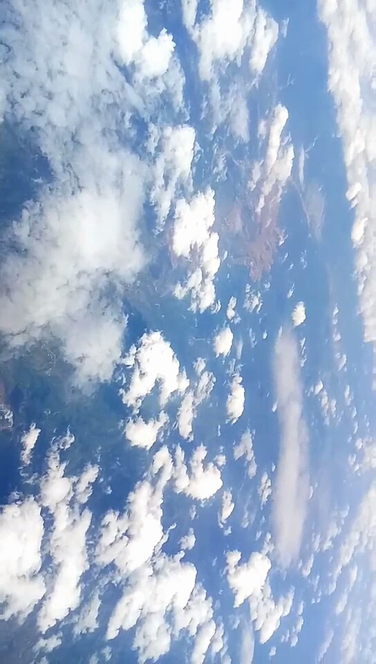 我在7000米高空中踩云朵