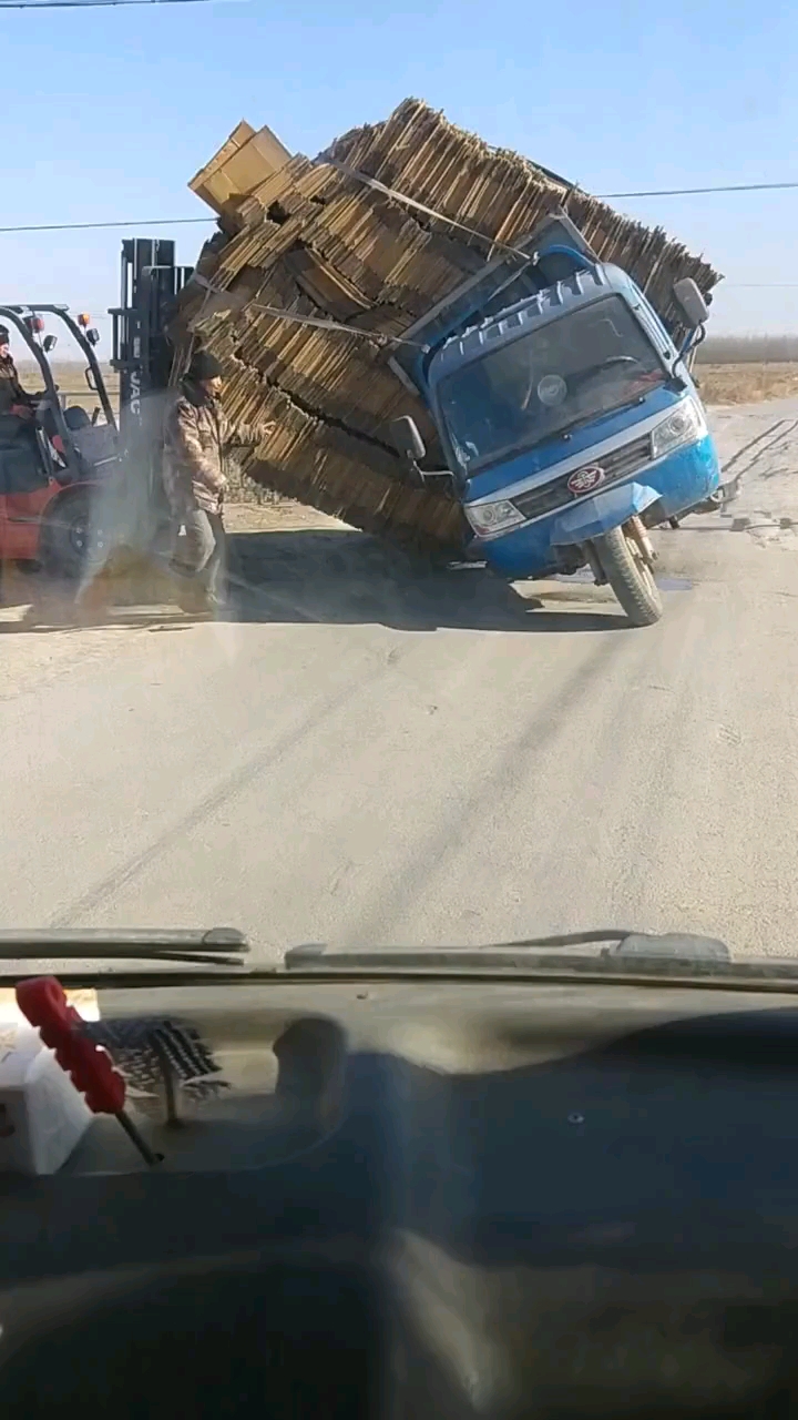 倒了扶起来就是 了 没什么大不了的!人生在世谁能免的了磕磕碰碰