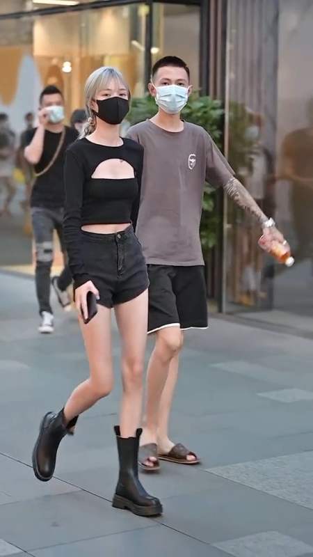 阿溪带着女朋友,来太古里炸街了!