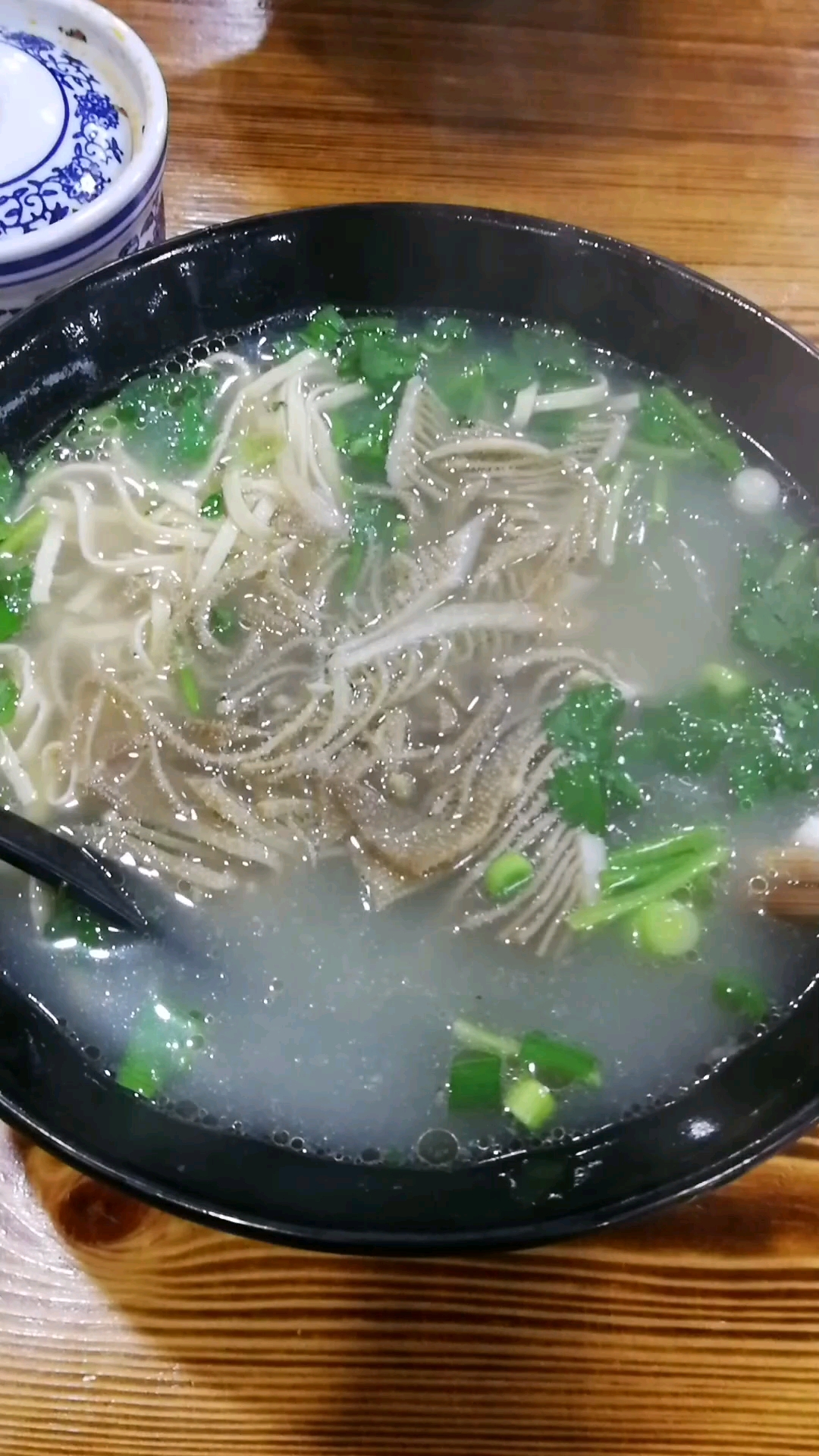 随手拍#牛百叶粉丝汤,不要太好吃,汤更好喝,好大一碗