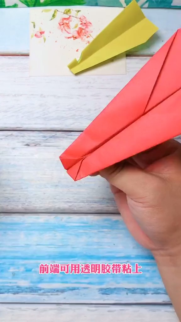 手工制作#好玩的橡皮筋弹射纸飞机,体型越小飞的越远哦!-度小视