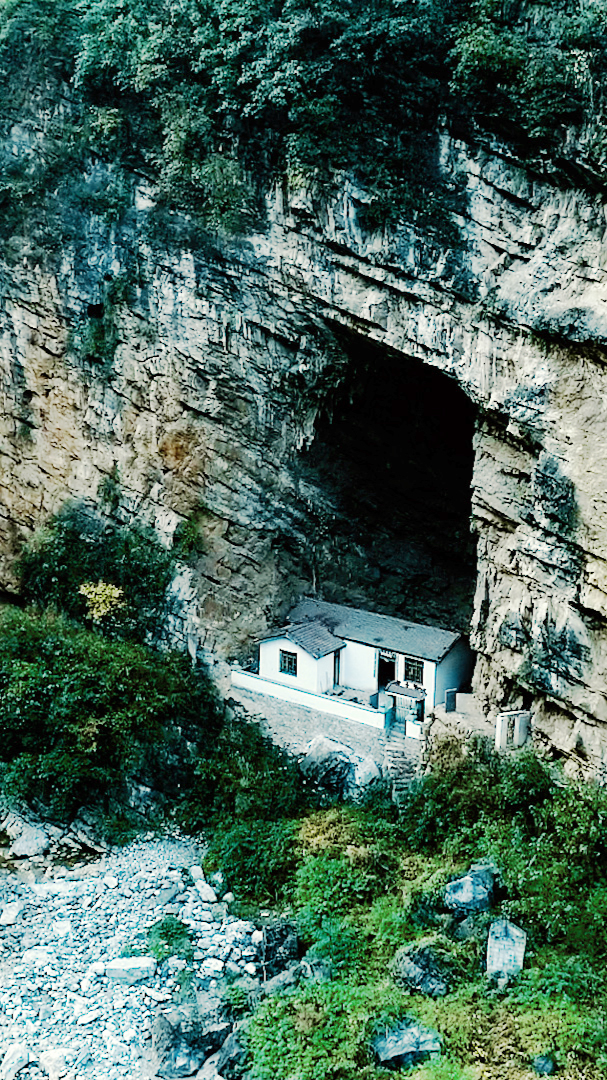 奥藏山的隐藏山洞图片