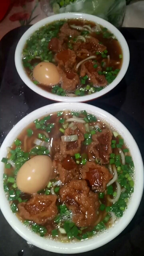 加鸡蛋的酥肉面,吃两碗!