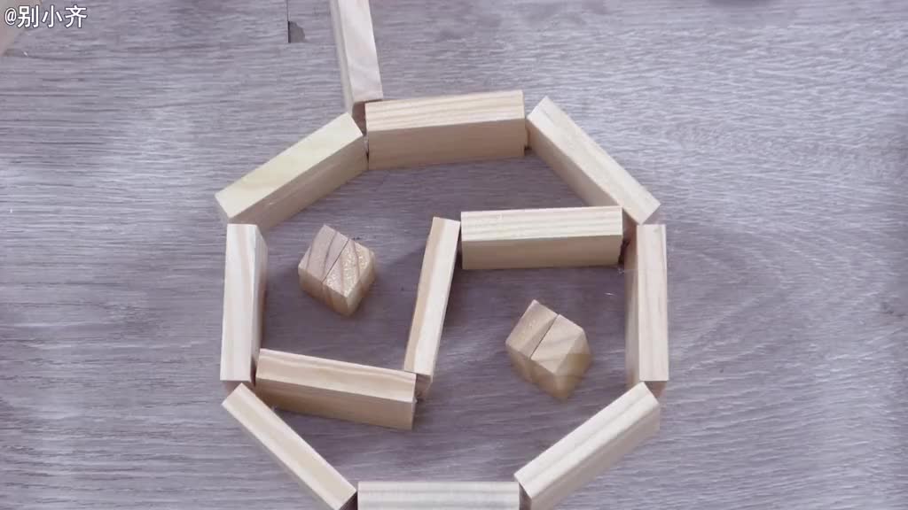 小伙用960块积木做了个八阵图迷宫,将一只小仓鼠放进去会怎样?