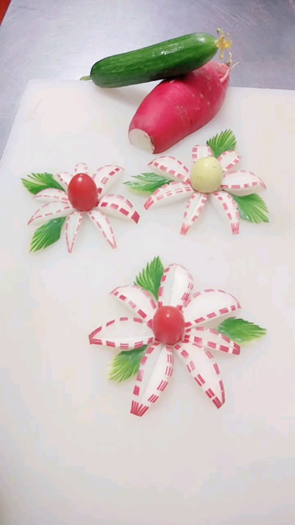 红萝卜盘饰小花切法