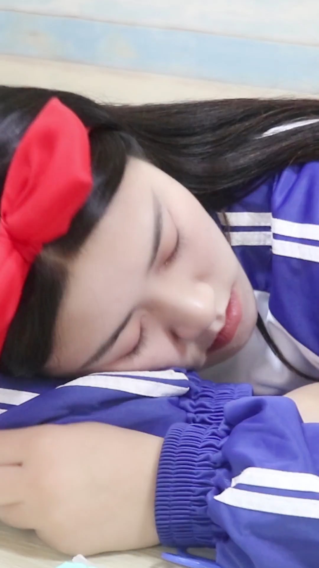 老师和王小九用粘土做公主床,还有小兔子抱枕哦!少女信心满满