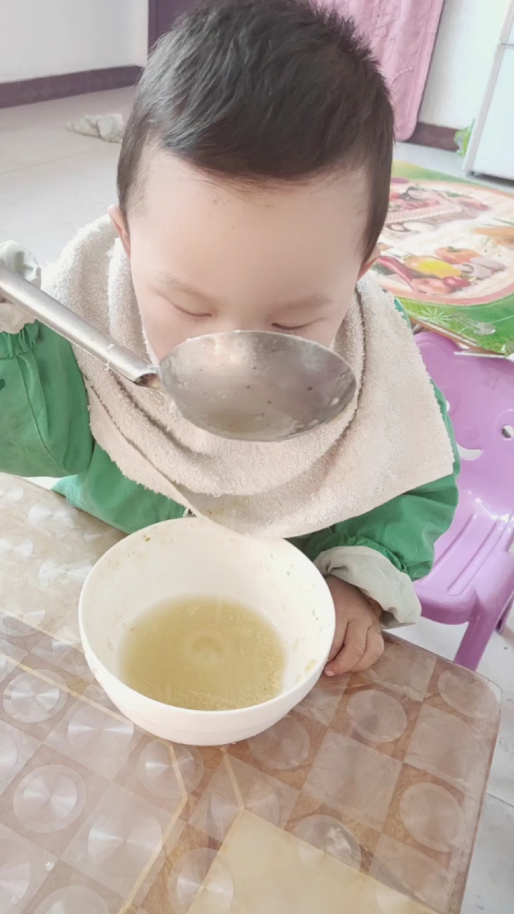 以后就用勺子吃饭了