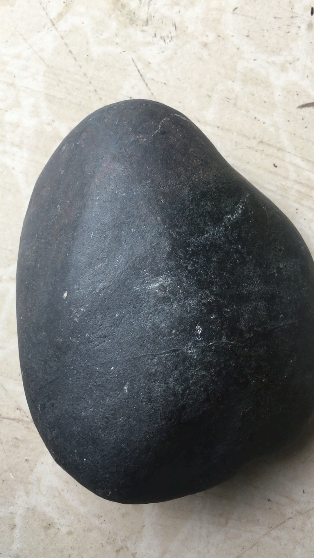 这颗球粒陨石黑金刚重5斤!弱磁