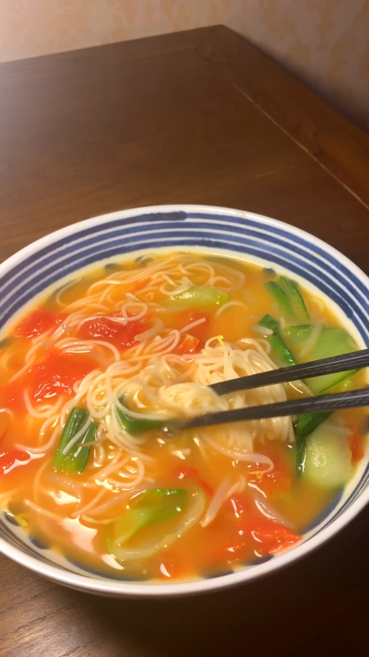 青菜西红柿鸡蛋面