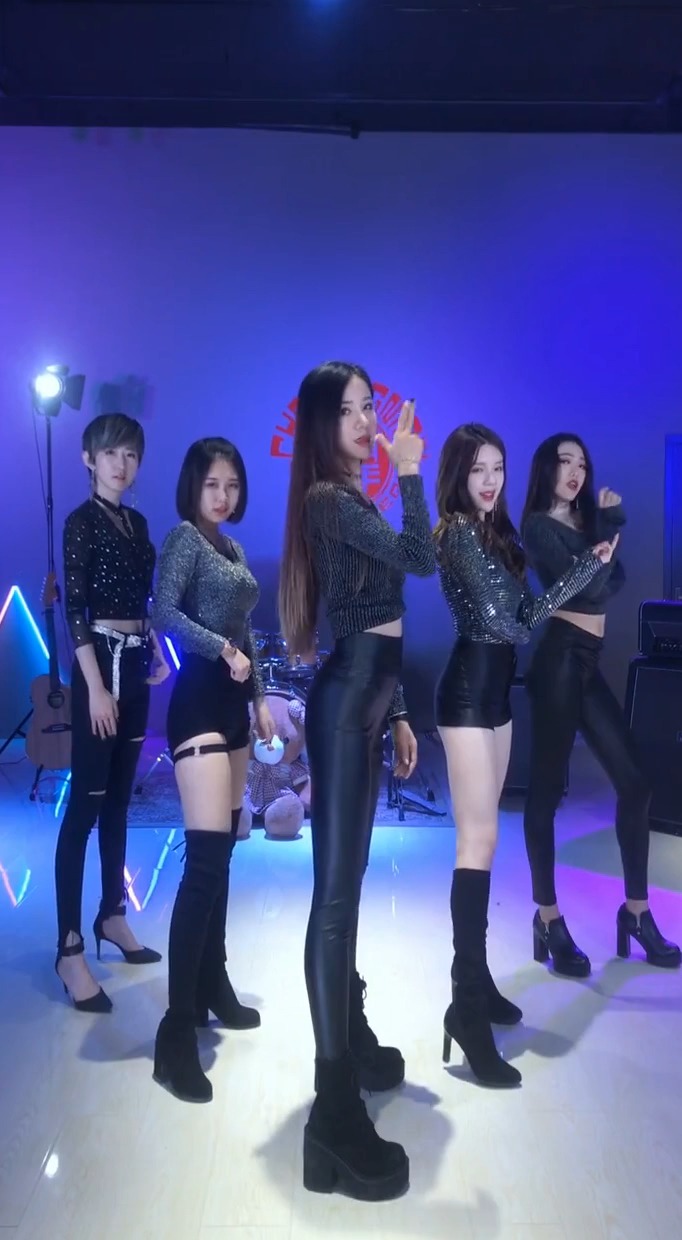 你说什么我都说对～五胞胎今天合体啦!走路带风舞蹈巢青年空哥(o)舞蹈