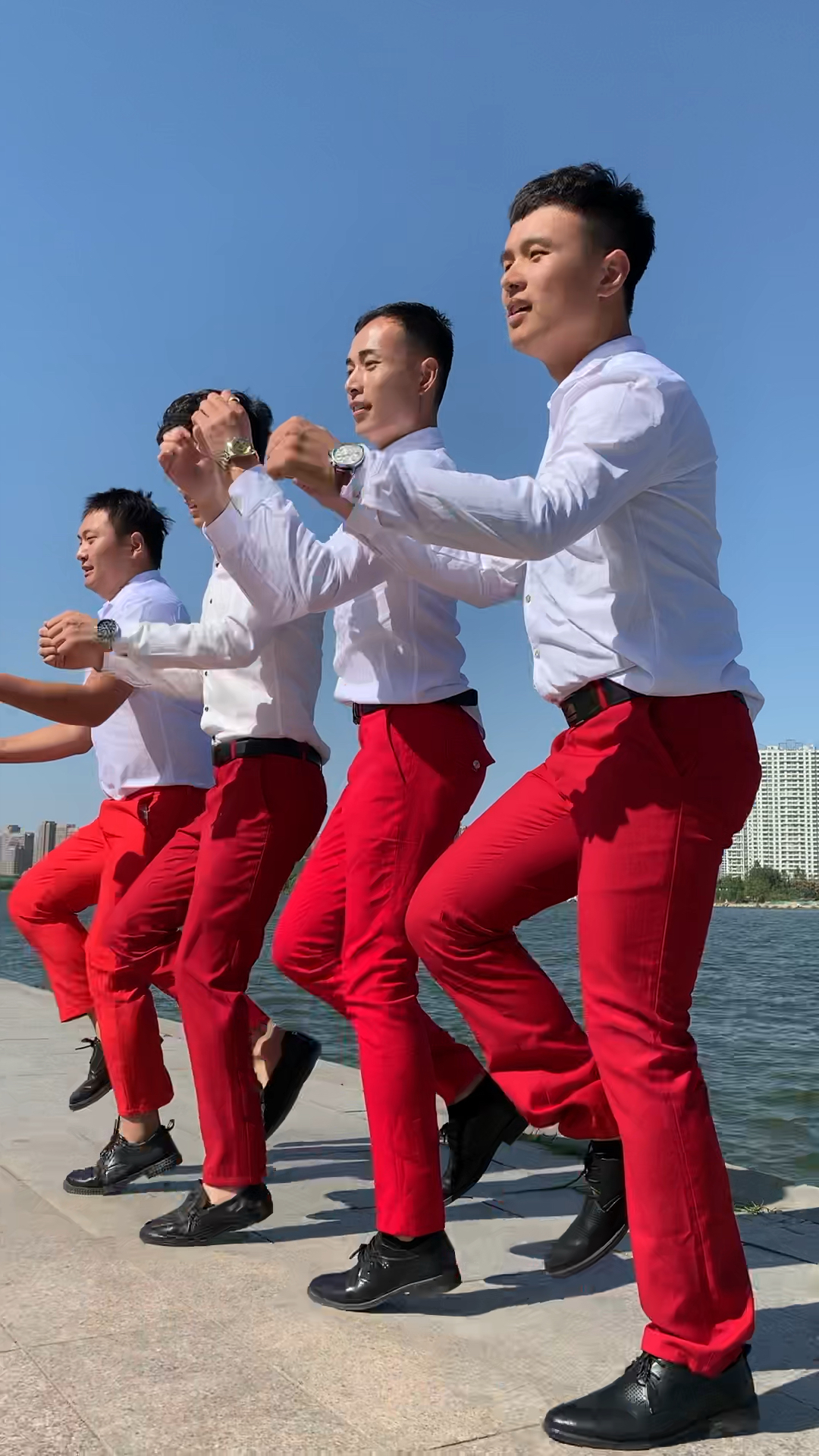 一排帅哥真带劲