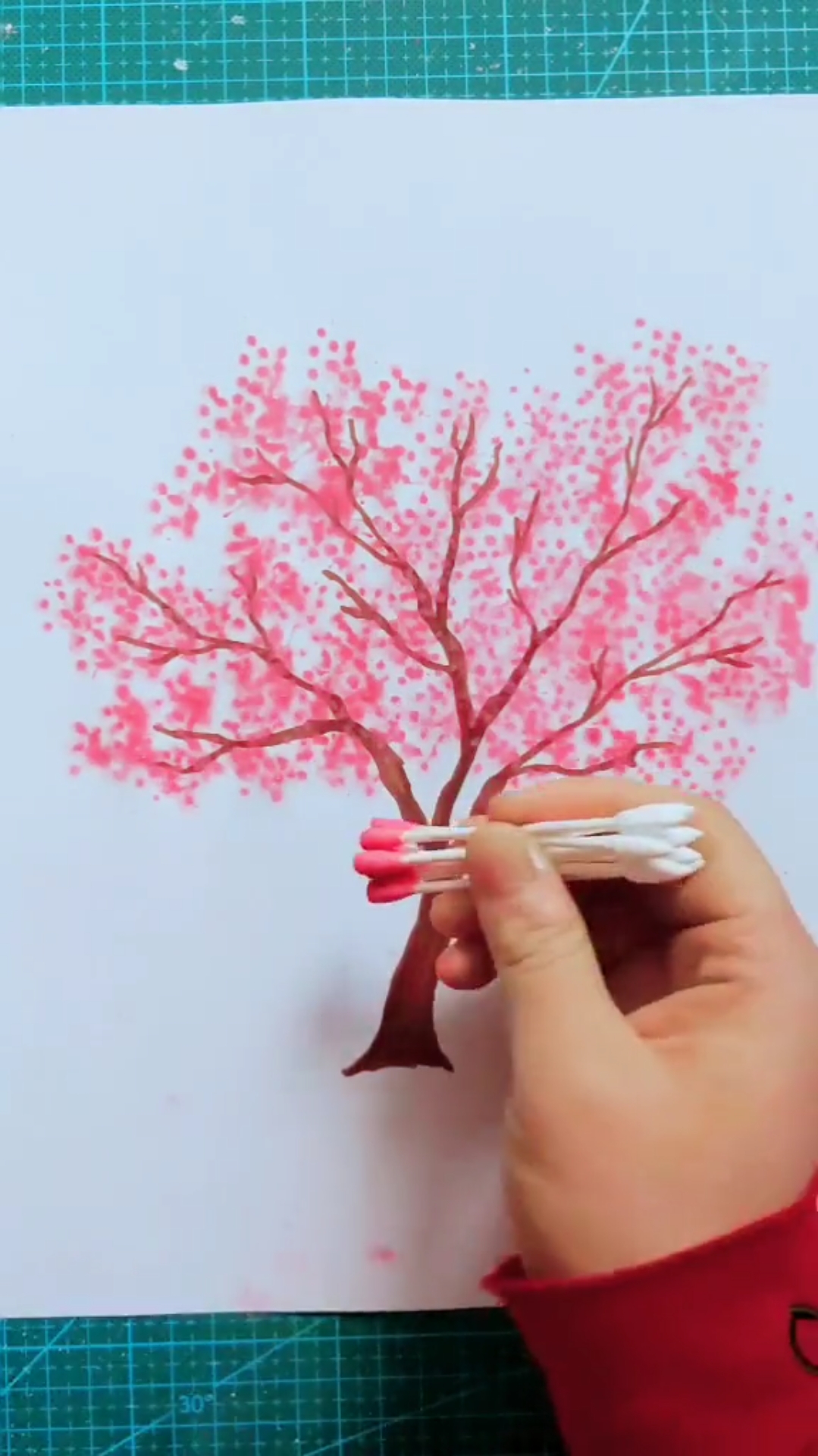 教你用棉签沾颜料画樱花树手残党一学就会.