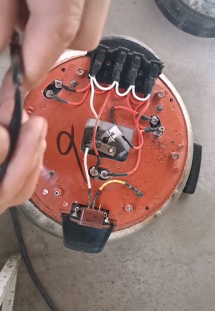 电炒锅维修方法