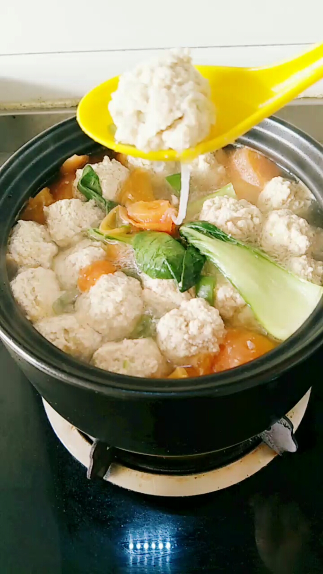 杆子哥的美食#家庭版番茄砂锅丸子.