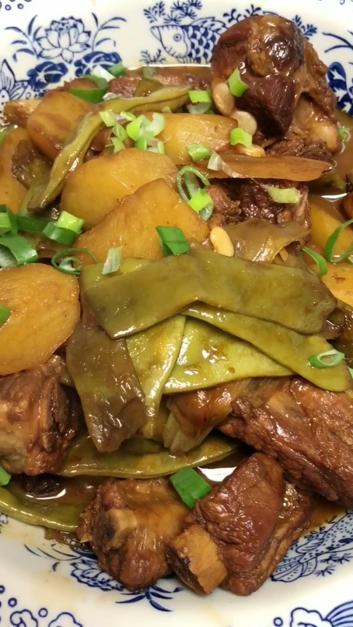 排骨豆角炖土豆