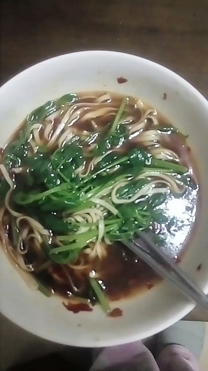 豌豆尖面条!看起来有食欲吗?