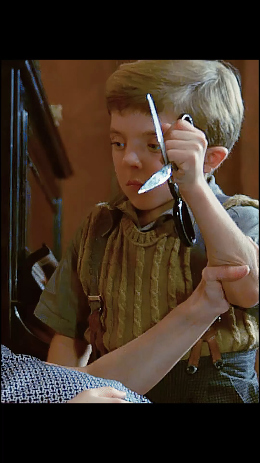 好看电影#奥斯卡金奖电影《铁皮鼓》年轻后妈不知道侏儒儿子已衬觋