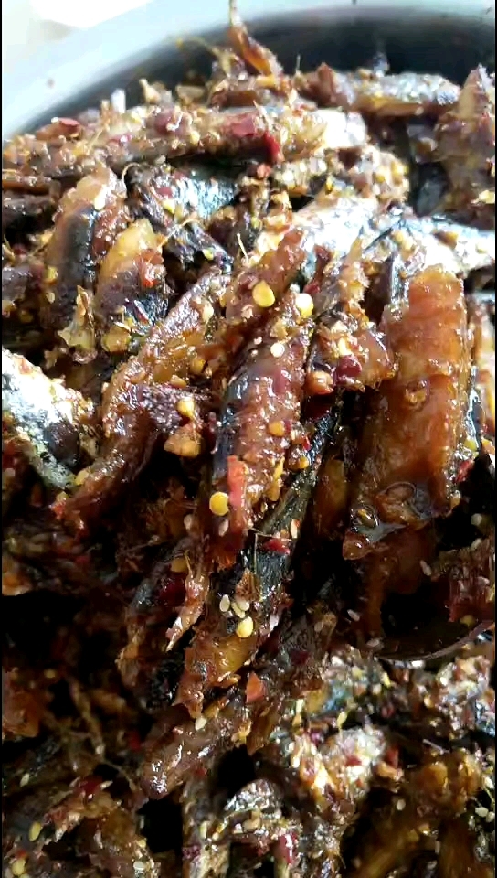 美味霉香鱼,中辣口感 新鲜出锅咯.