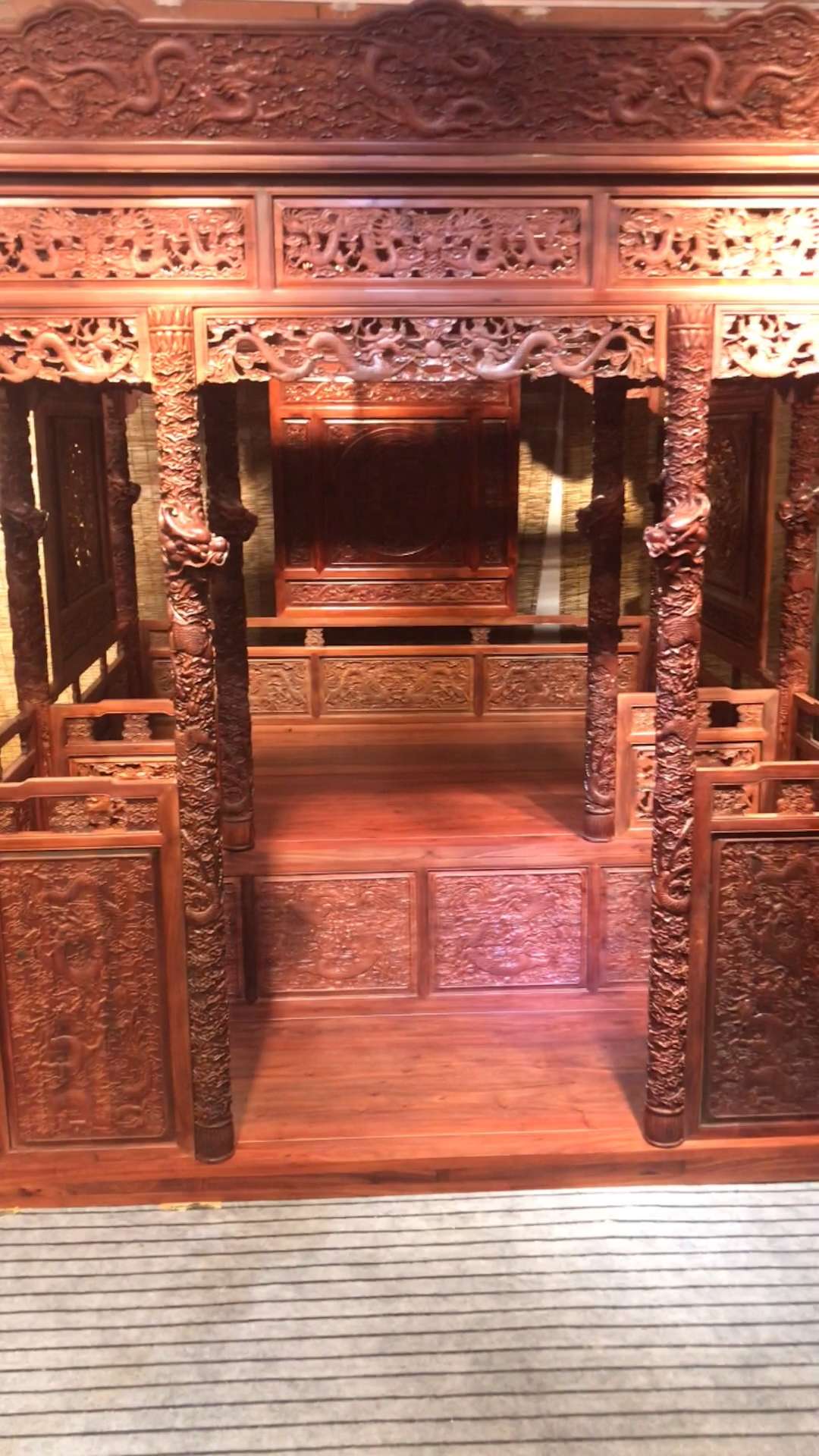 千工拔步床,古代非富即贵人家的嫁妆之一.