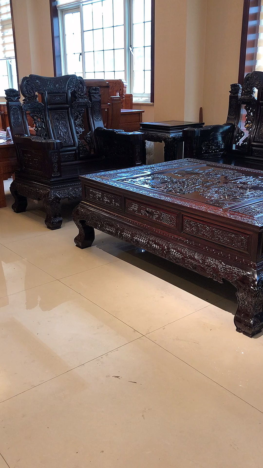 古典红木家具#酸枝木的新古典沙发,雕不雕花的无所谓,主要是大气上