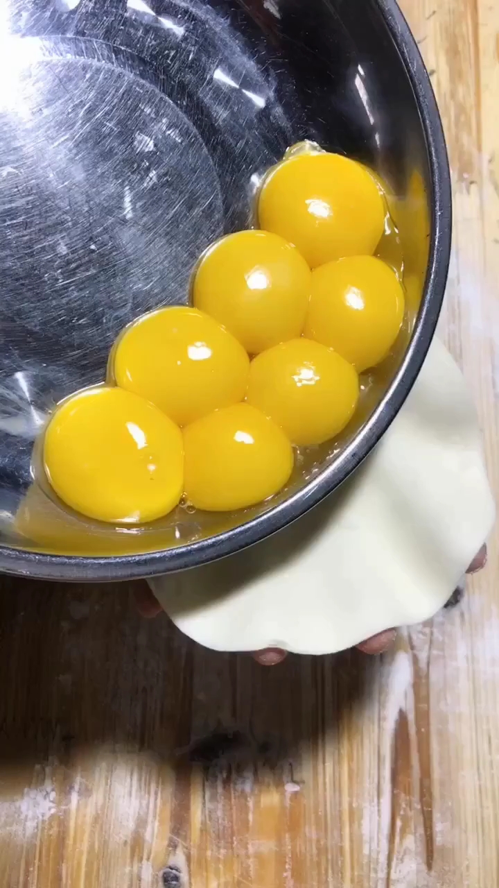 蛋黄包子做法,你学会了吧!