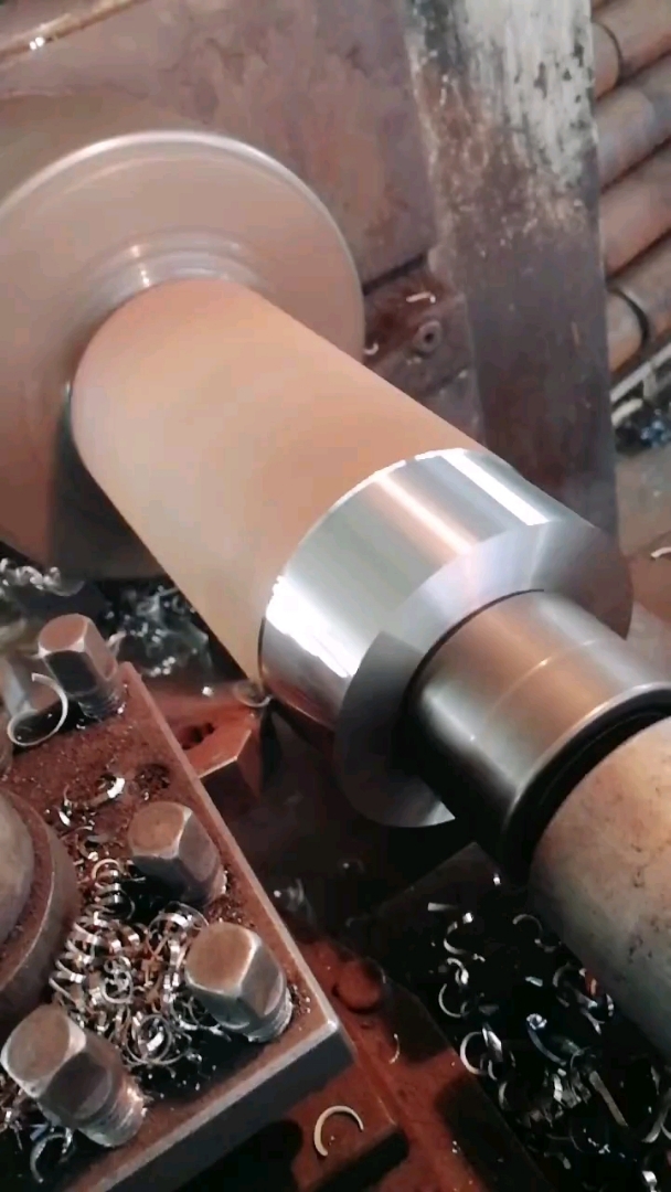 今晚不眠不休也得把这个兄弟单位的大轴搞出来.