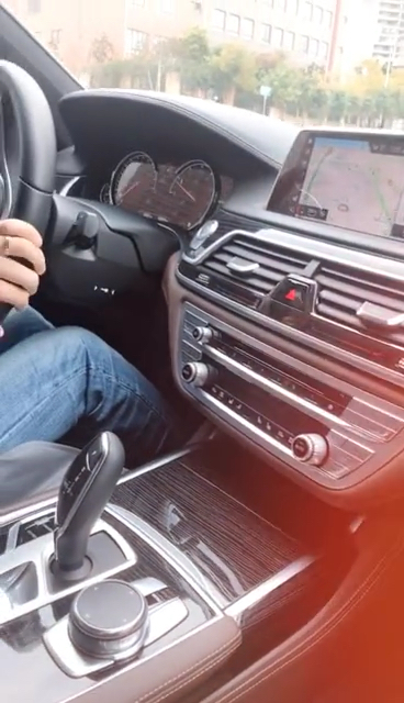 早春穿搭#老公听说副驾有个小可爱,开车会更稳哦