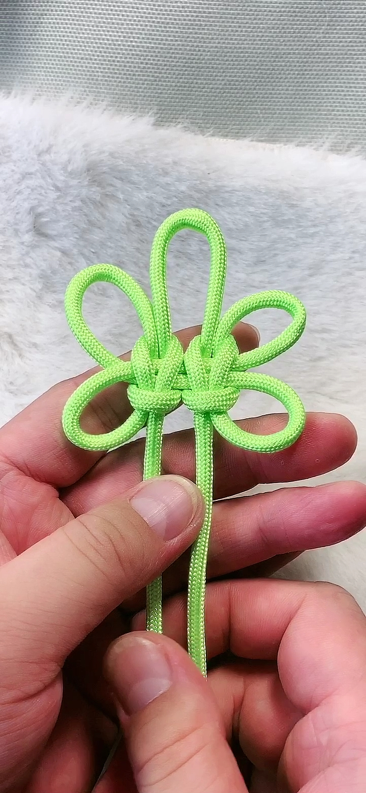 攀缘结:中国结的一种,中国结源远流长,结体众多.