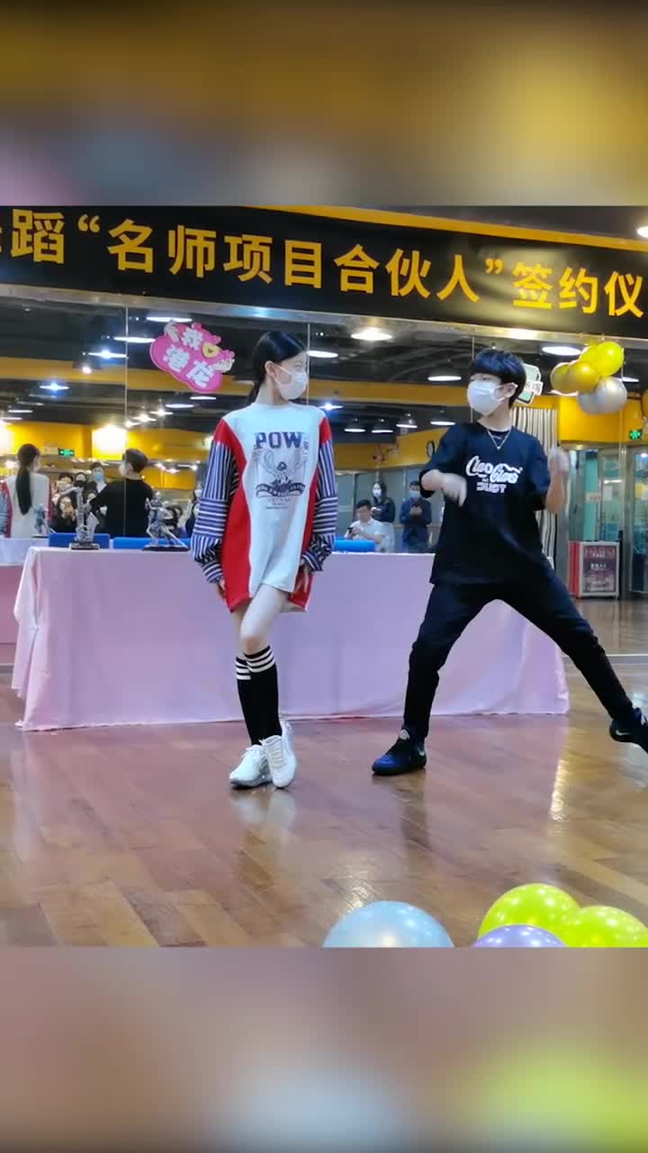 王崇墨李茉晗#回顾那一年,墨茉组合现场即兴表演