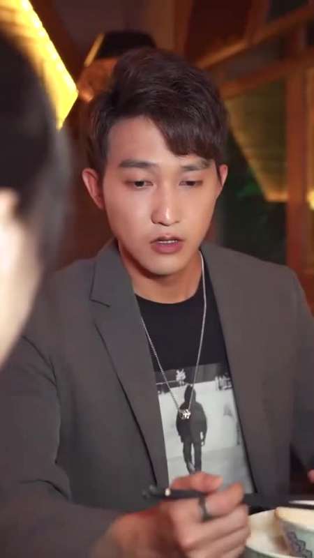 手不扶碗穷三代,少壮抖腿寒一生