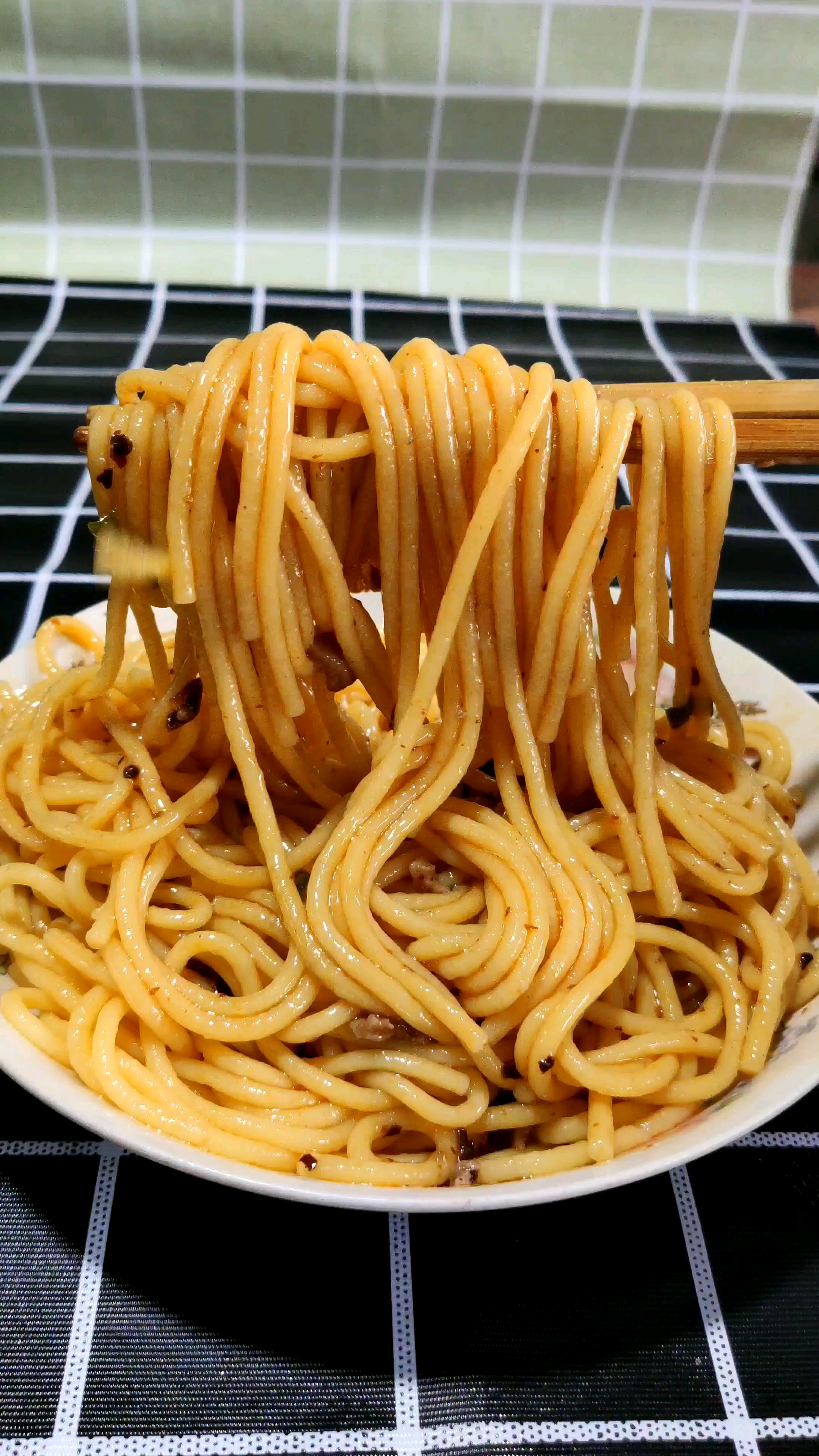 肉酱卤的玉米面条,开吃了