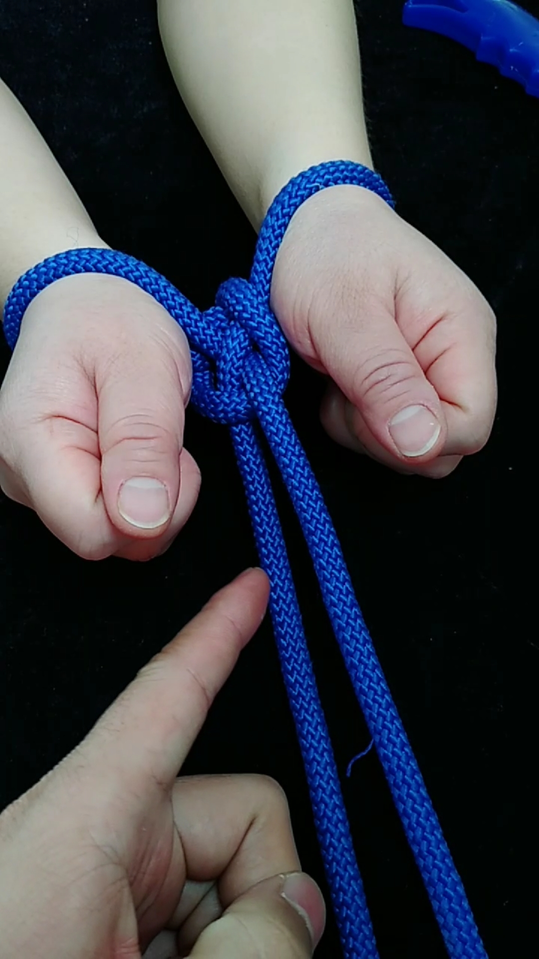 古代手铐结秒变魔术结.