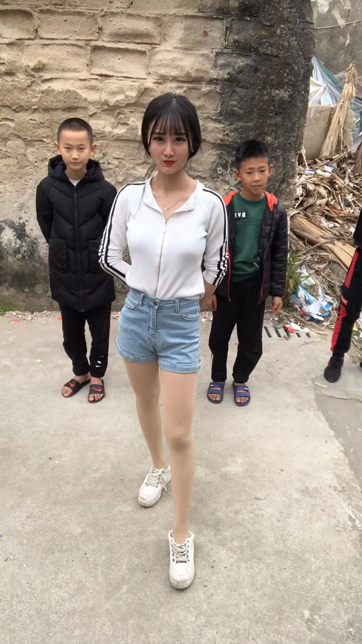 农村打工妹子,不嫌弃的点个支持一下吧