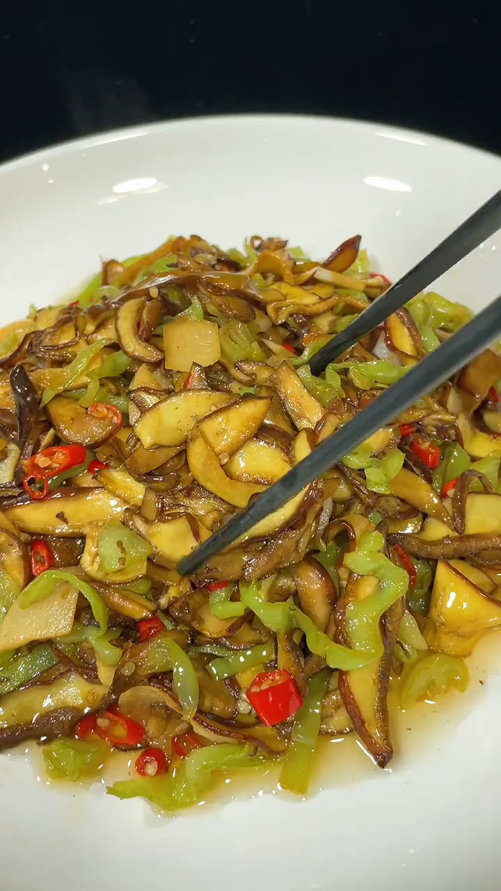 轻知计划菌子这样做太香了但是一定要炒熟三熟一定不要忘记