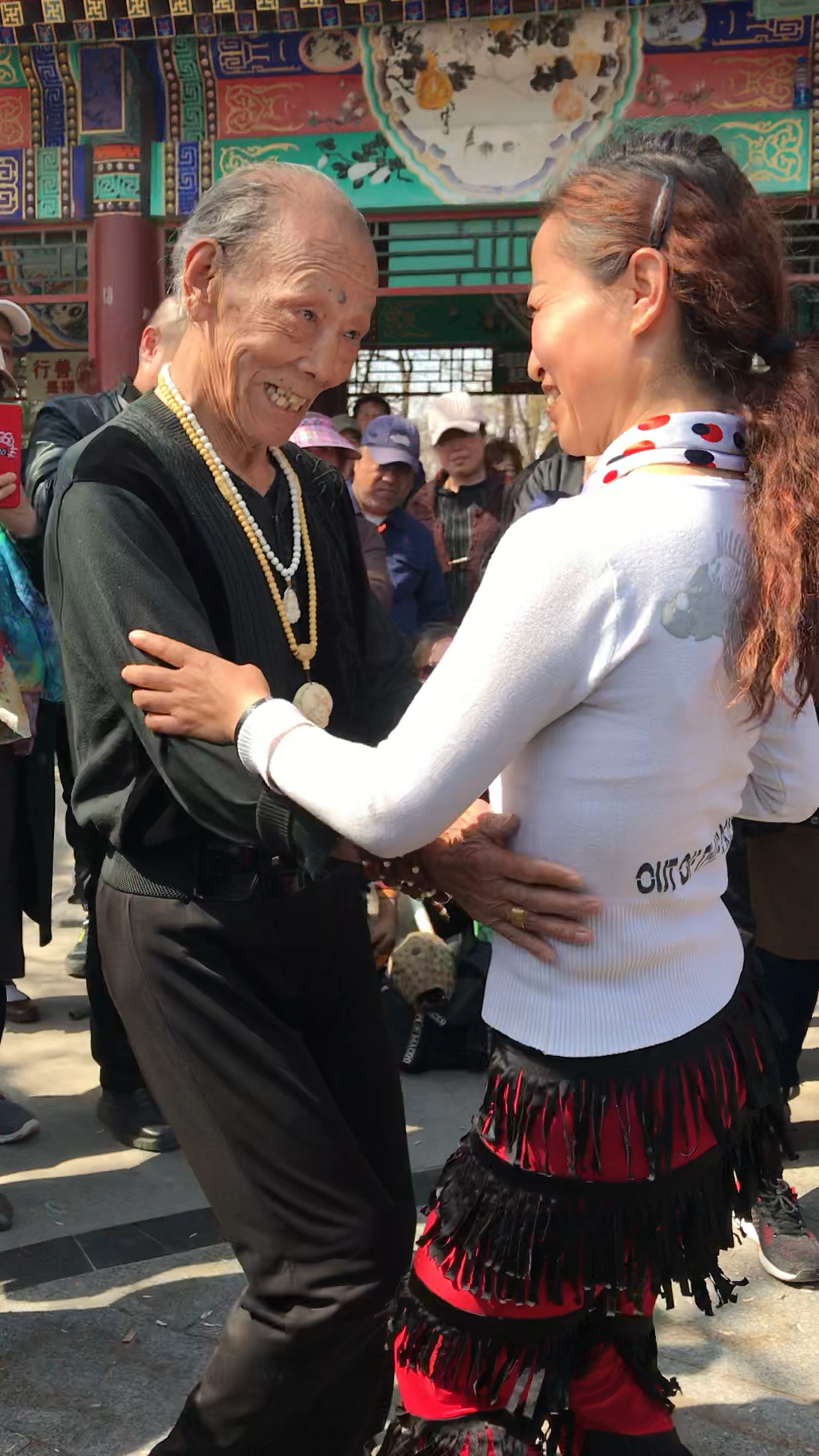 80岁网红张大爷和安静老师