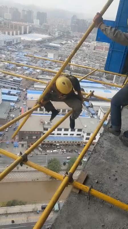 高空工作的架子工,生活不易-全民小视频