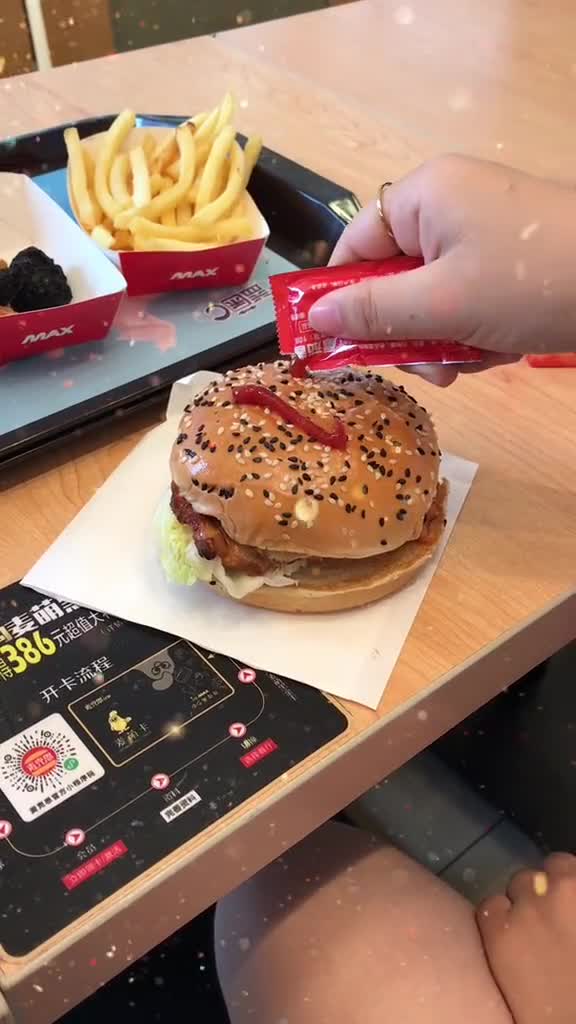 终于用上这个bgm了再忙也要有仪式感18岁汉堡薯条过生日