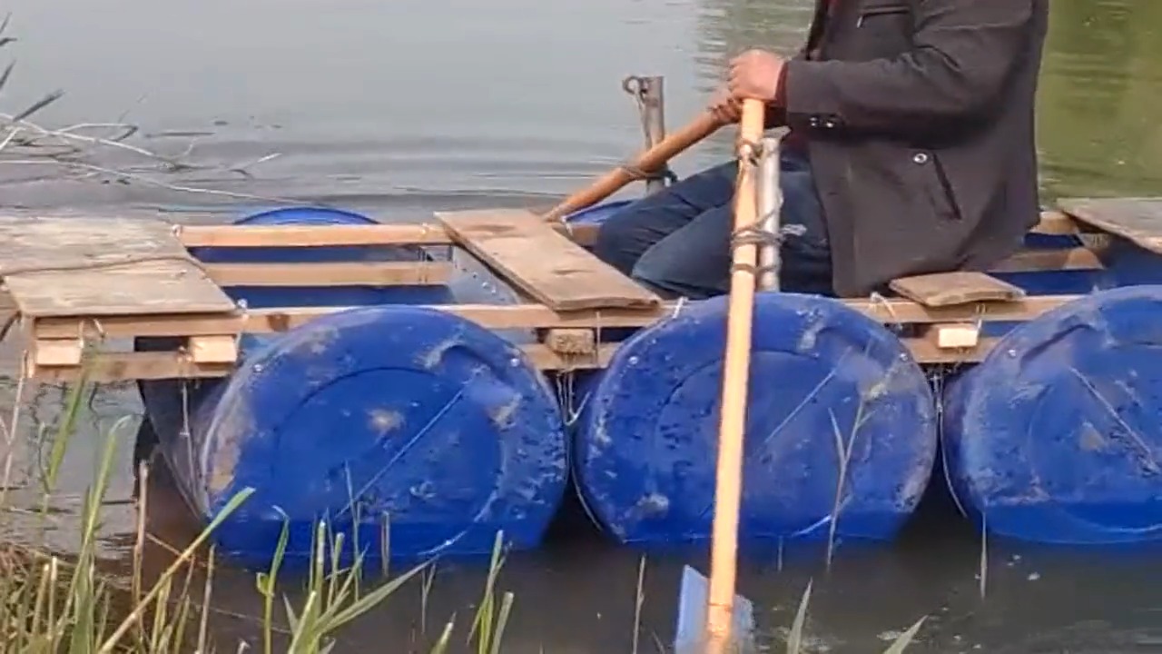 最牛捕魚達人,用家裡廢舊的塑料桶,做成船還能裝很多魚!