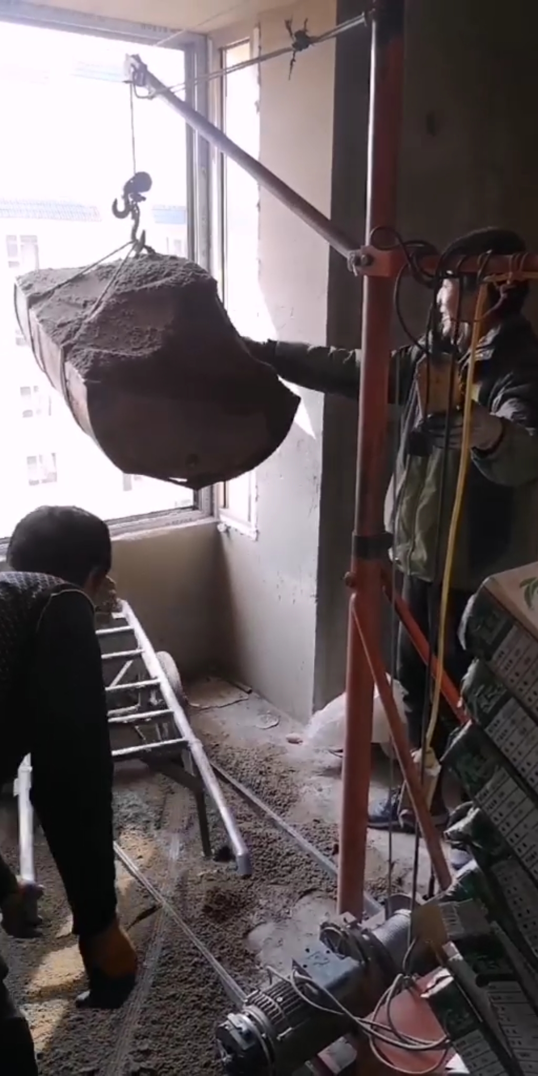 春雨移动型吊运机