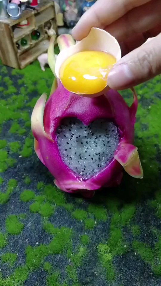 这是谁送的爱心火龙果