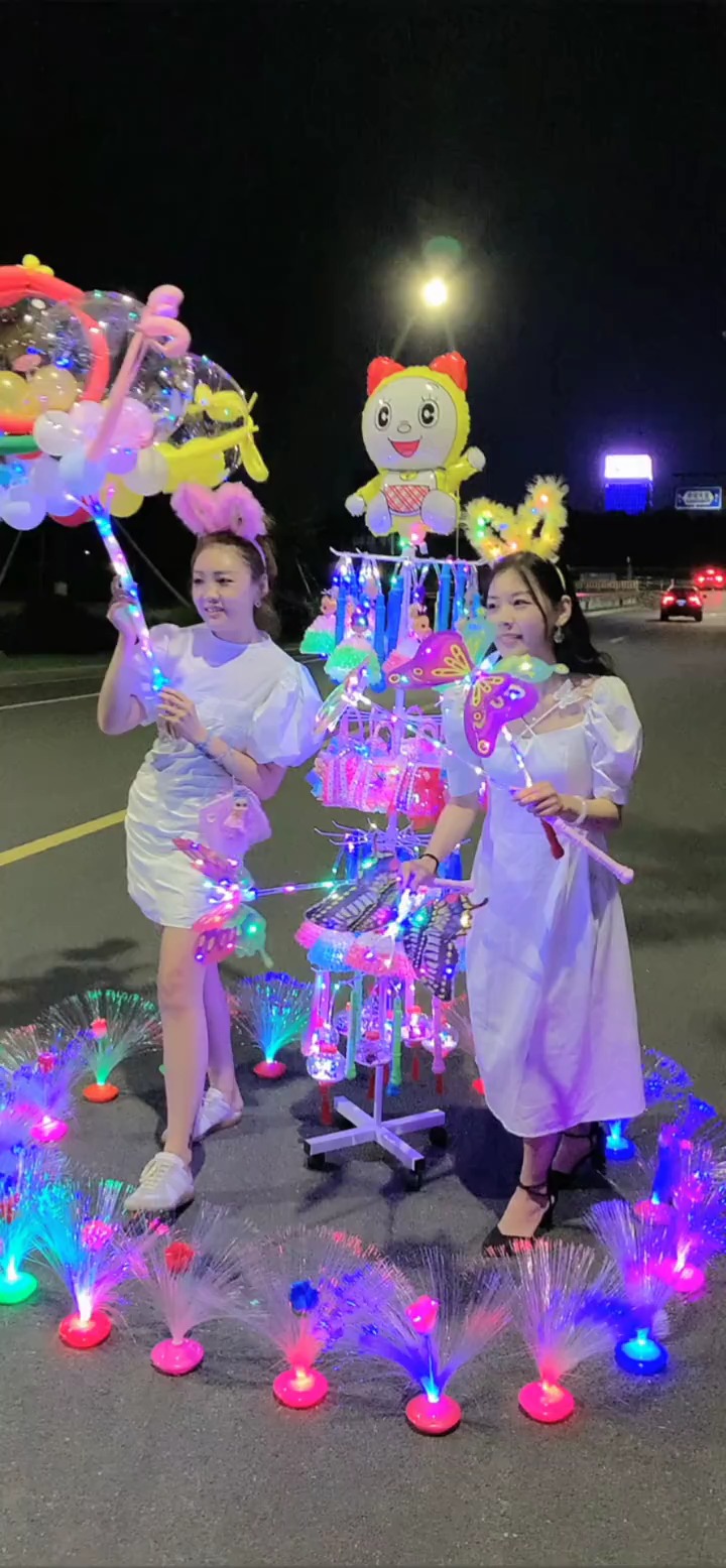 适合女性摆地摊的项目(女性摆地摊卖什么最赚钱而且很受欢迎)