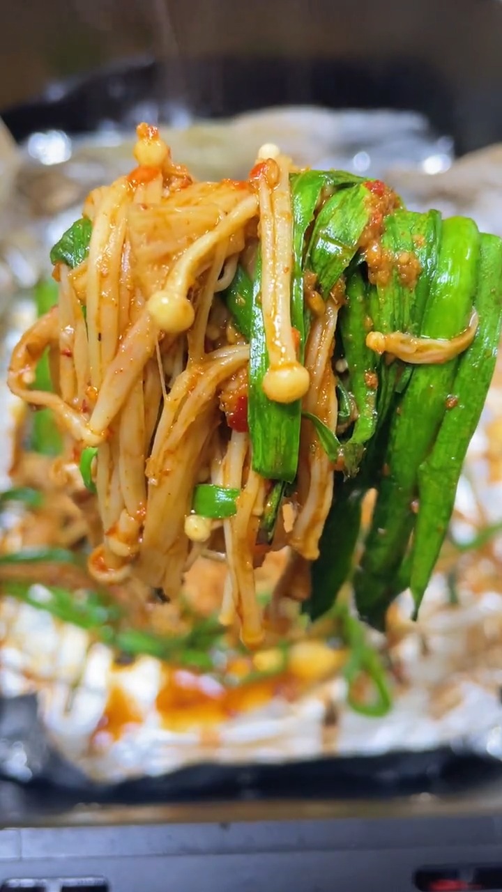萤火计划空气炸锅烤的韭菜金针菇就是好吃做起来还简单味道可是真不赖